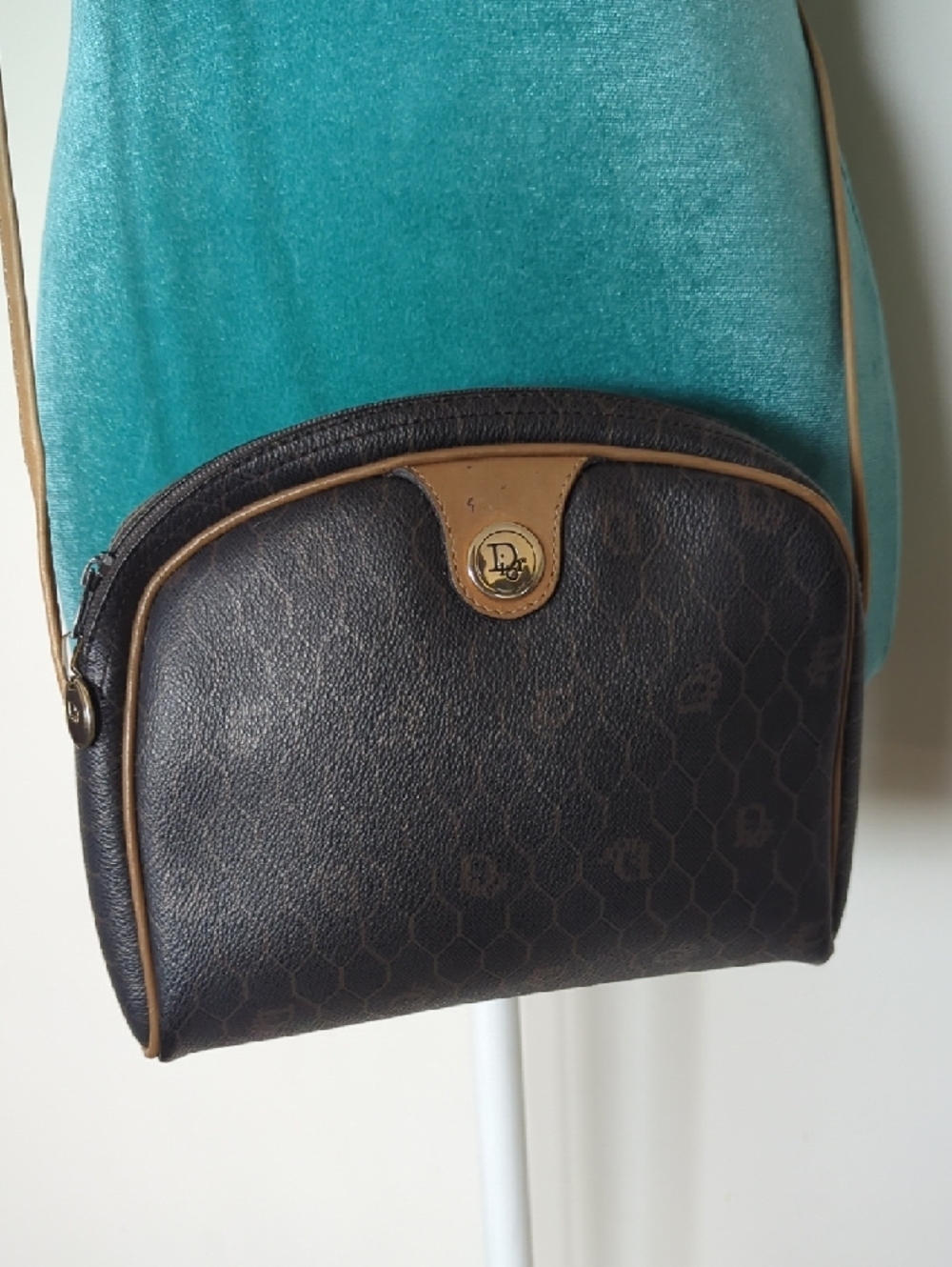 Christian Dior Honeycomb Crossbody - Picture 4 of 11